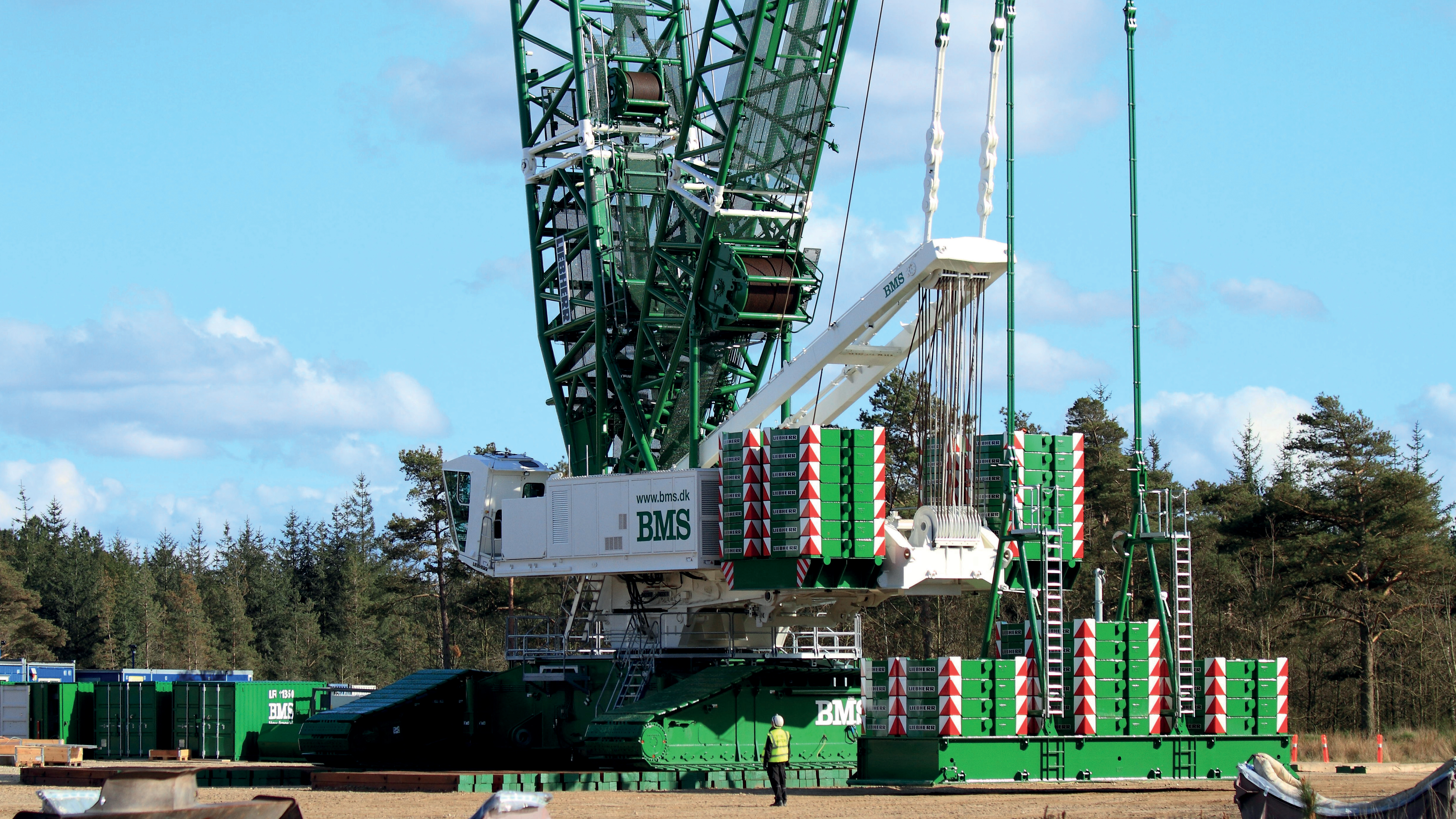 Crawler cranes